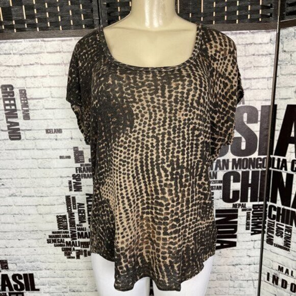 a.n.a Brown Print Scoop Neck Curved Hem Short Sleeve Top - Picture 1 of 5